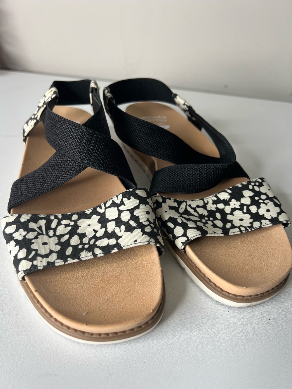 Dr. Scholl's Black and White Floral Elastic Crisscross Sandals